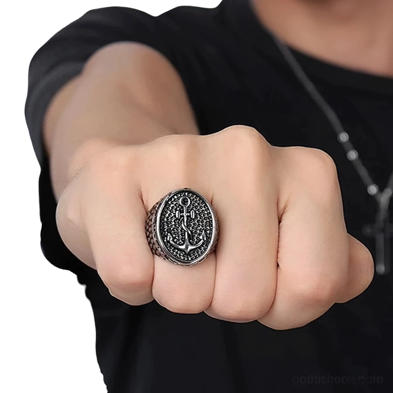 Gothic Anker Siegelring getragen Hand - Unisex Dark Aesthetic Schmuck in geschwärztem Silberton Edelstahl Finger-Trageansicht
