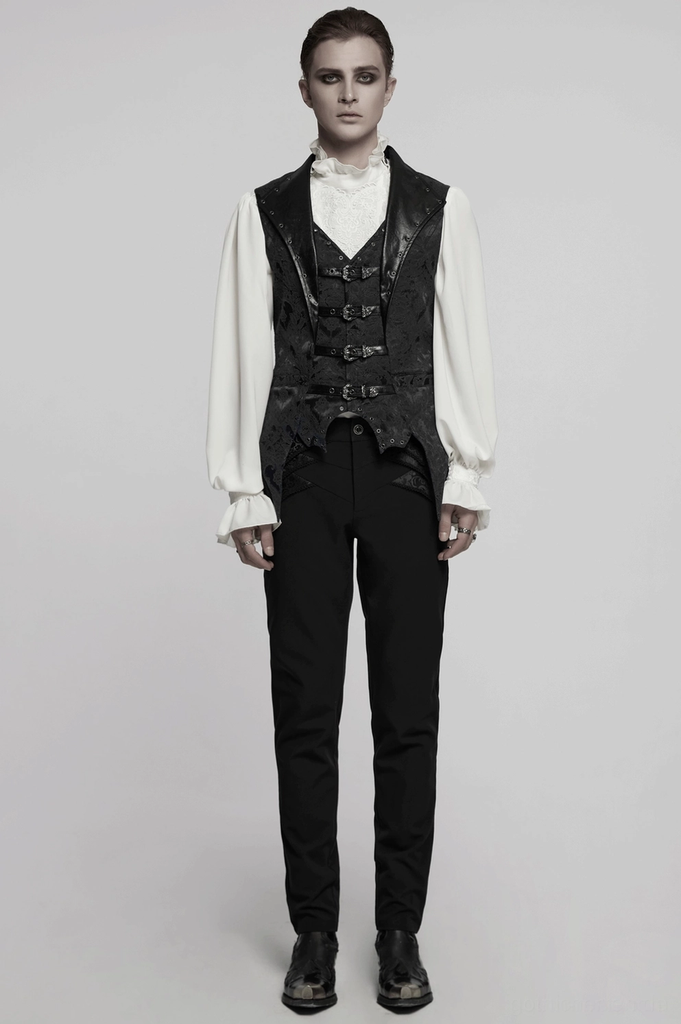 Gothic Anzugweste Slim-Fit Produktaufnahme mit tailierter Silhouette, struktureller Schneiderei und Alternative-Fashion-Ästhetik
