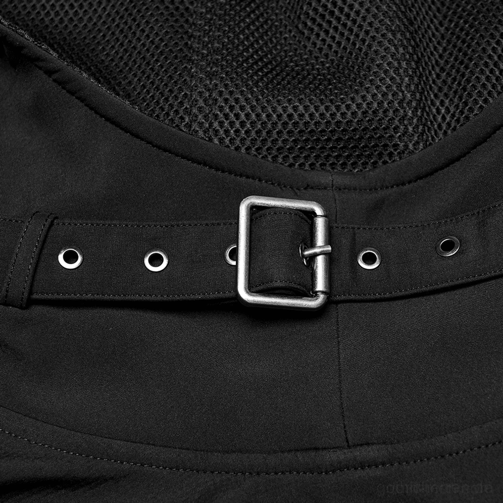 Nahaufnahme Detailansicht des Metallquadrat-Buckelverschlusses am Gothic Techwear Cape Kragen mit Premium-Hardware und atmungsaktiver Mesh-Innenfütterung