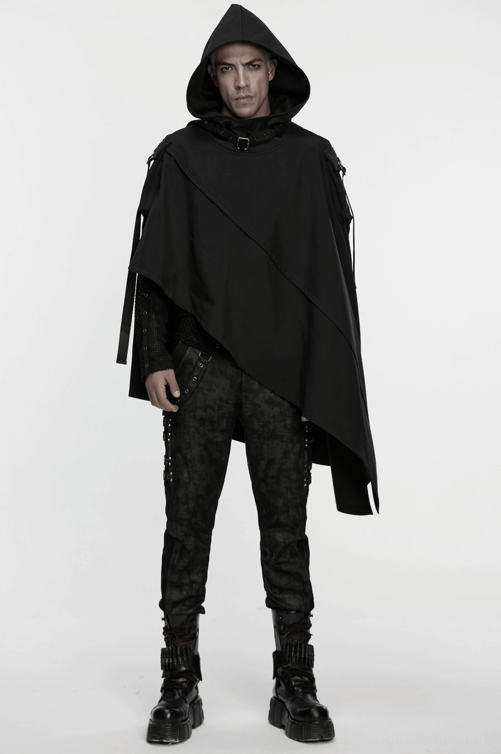 Wasserdichter Gothic Techwear Cape mit segmentierter Panelkonstruktion, Metallhardware-Details und dramatischer asymmetrischer Designgestaltung