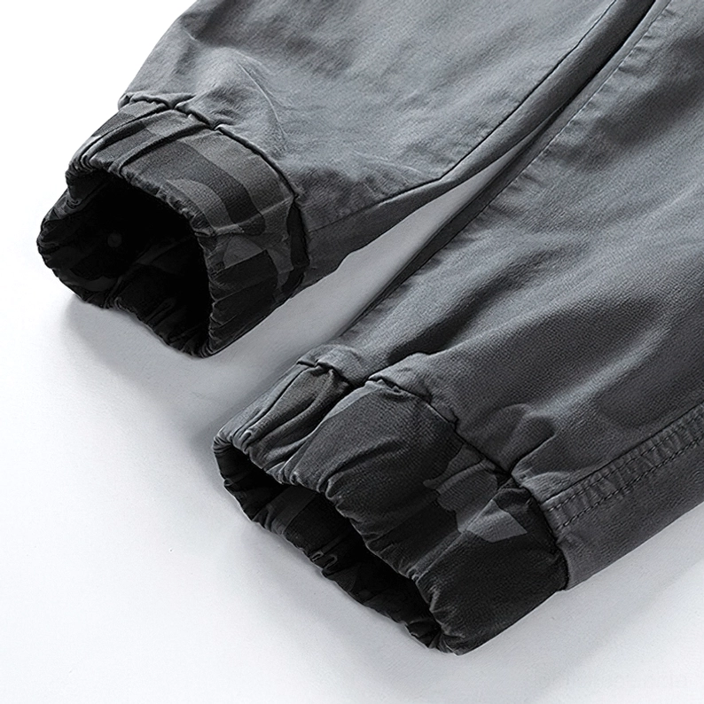 Gothic Cargo Joggers Rückenansicht Vollansicht Alternative Streetwear Design Designdetails