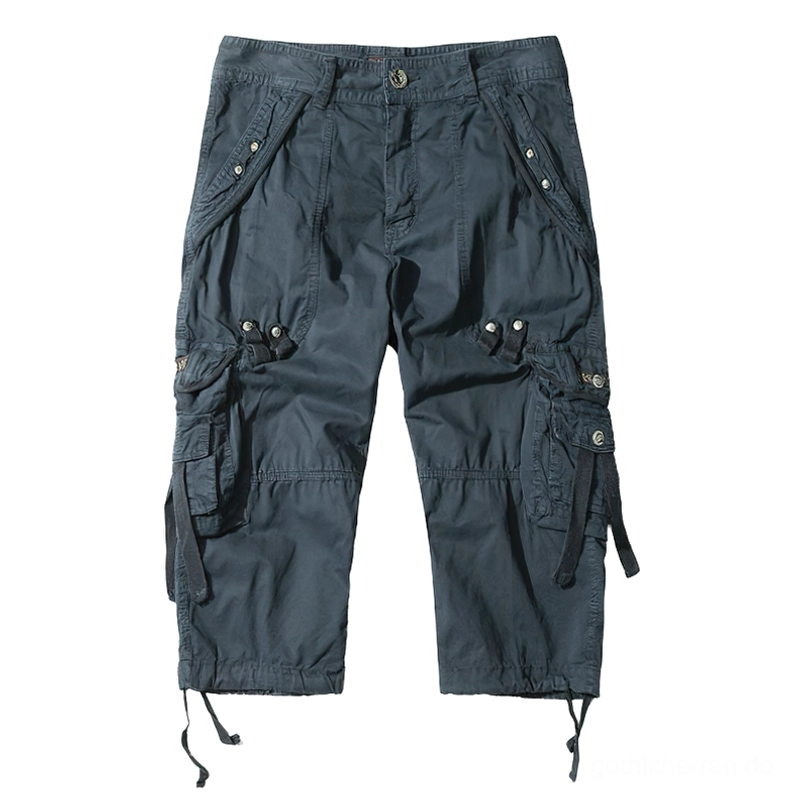 Komplette Vorderanzeige von Herren-Cargo-Shorts mit voller Garmentlänge, mehreren Multi-Funktion-Taschen, Knopf-Fly und verstellbarem Kordelzug-Waistband für gotische Utility-Wear-Ästhetik
