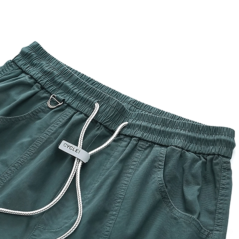 Nahaufnahme Detail der Gothic Cargohose Taillenregion mit Kordelzugmechanismus, elastischem Taillenband und hochwertigem Verarbeitungsdetail
