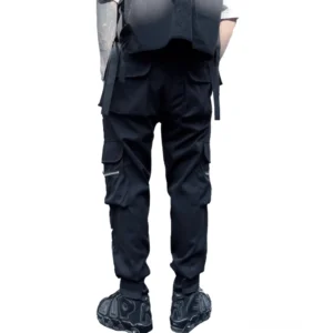 Gothic Cargohose Rückansicht mit großen taktischen Taschen, Webbing-Riemen und elastischen Manschetten