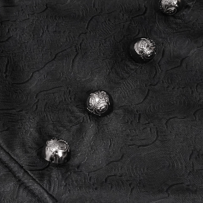 Ornate Kreuz-Pendent-Dekorations-Knöpfe Detail schwarzer Leder-Gothic-Mantel kunstvoll geschnitzte Metallknöpfe gotische Symbolik