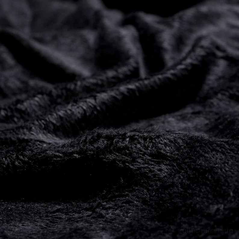 Gothic-Denim-Bikerjacke Styling-Inspirationen mit vielseitigen Trageoptionen, Plüsch-Innenfutter-Komfort bei verschiedenen Outfits, Alternative-Mode-Kombinationen, Layering-Möglichkeiten mit Gothic-Ästhetik