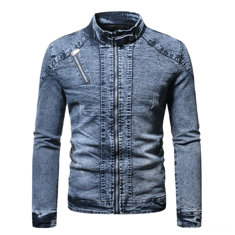 Tiefblaue Gothic-Denim-Bikerjacke mit weichem Plüsch-Innenfutter, Vorderansicht mit strukturiertem Stehkragen, Brustreißverschlusstaschen und verstellbaren Manschetten, Washed-Distressed-Effekt