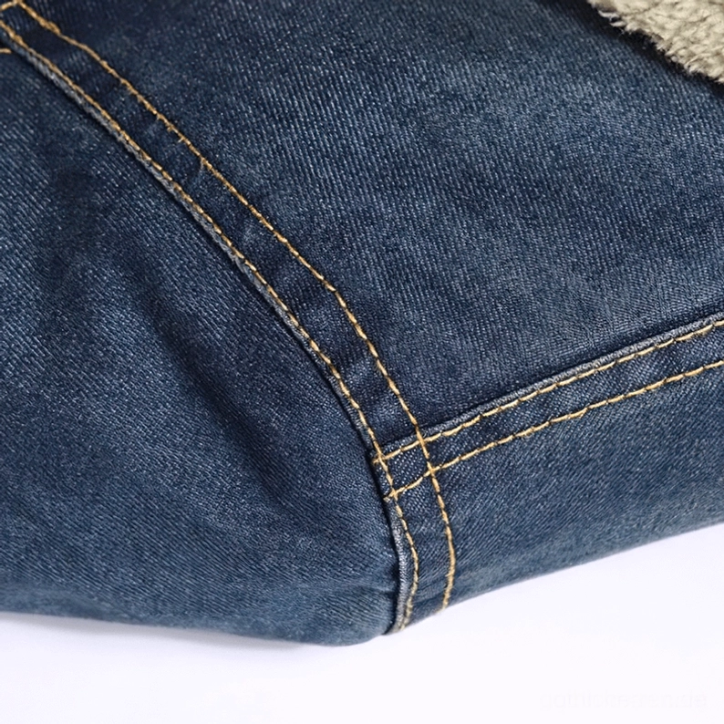 Herren Gothic Denim Jacke Utility-Tasche und Hardware Showcase, Metalldruckknopf-Verschlüsse, verstärkte Stickereia, Alternative Fashion Detail, robuste Verarbeitung