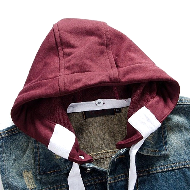 Nahaufnahme abnehmbares Burgundy-Knit-Hood – Weiße Kordelzüge mit Ledertoggle, verstärktes Strickfutter und Kragendetail der Gothic Denim Weste
