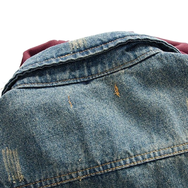 Denim Weste Schulter Distressing Detail – Grunge Kratzer und klassische Denim-Nähte, Vintage-Waschfinish auf Gothic-Streetwear Weste