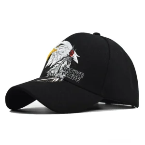 Tiefschwarze taktische Baseballkappe mit Adler-Stickerei und alternativer Text-Design Seitenansicht