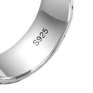 Gothic Federfeder Ring Innenseite Detailaufnahme – S925 Stempel auf glattem poliertem inneren Silberbereich des authentischen 925er Sterlingsilber Bands