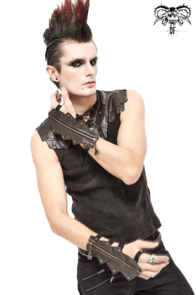Alternative Fashion Styling mit braunen Leder-Fingerlose Gothic Handschuhen mit Schädel-Reißverschluss, Messingbeschlägen und elastischer Konstruktion