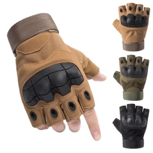 Khaki-farbene fingerlose taktische Combat-Handschuhe mit Kohlefaser-Knöchelschutz, Nahaufnahme Vorderansicht mit detaillierter Knöchelrüstung