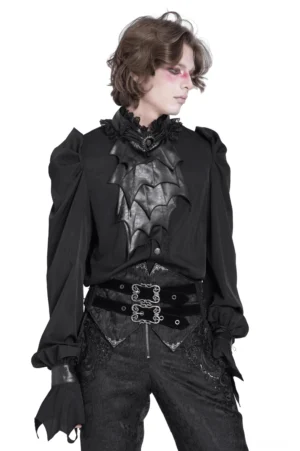 Gothic Fledermaus Hemd mit Spitzenchoker Kragen, Vorderansicht zeigt skulpturierte Fledermaus-Brustapplikation und ornate Spitzen-Stehkragen, Gothic Herrenbekleidung alternative Fashion