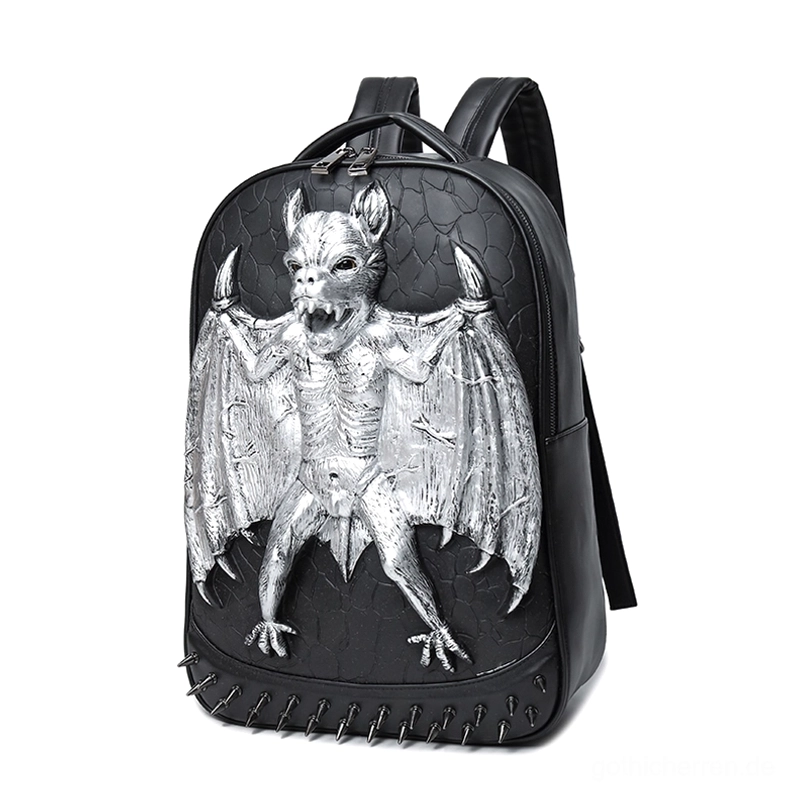 Silberner Gothic Fledermaus Rucksack mit geprägtem 3D-Motiv und Nieten-Details in Vorderansicht auf weißem Hintergrund