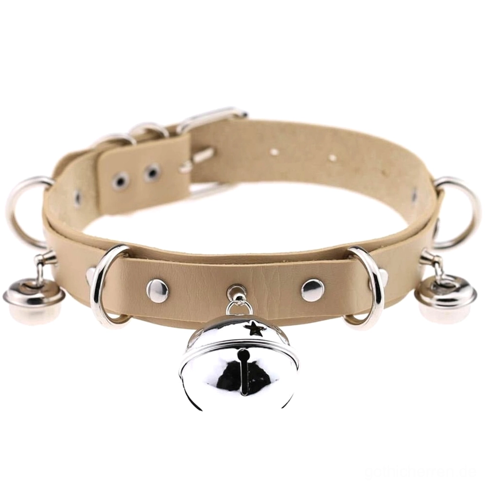 Hellbraunes PU-Leder Gothic Glockenchoker mit Nieten und D-Ringe - verstellbares Halsband Flachlage Produktfoto
