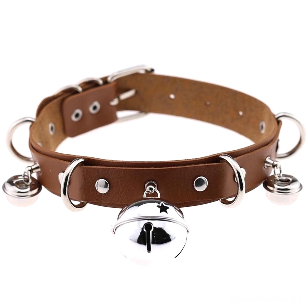 Hellbraunes Gothic Glockenchoker mit Nieten und silberner Glockenpendel - Leder Halskette Flachlage Produktfoto