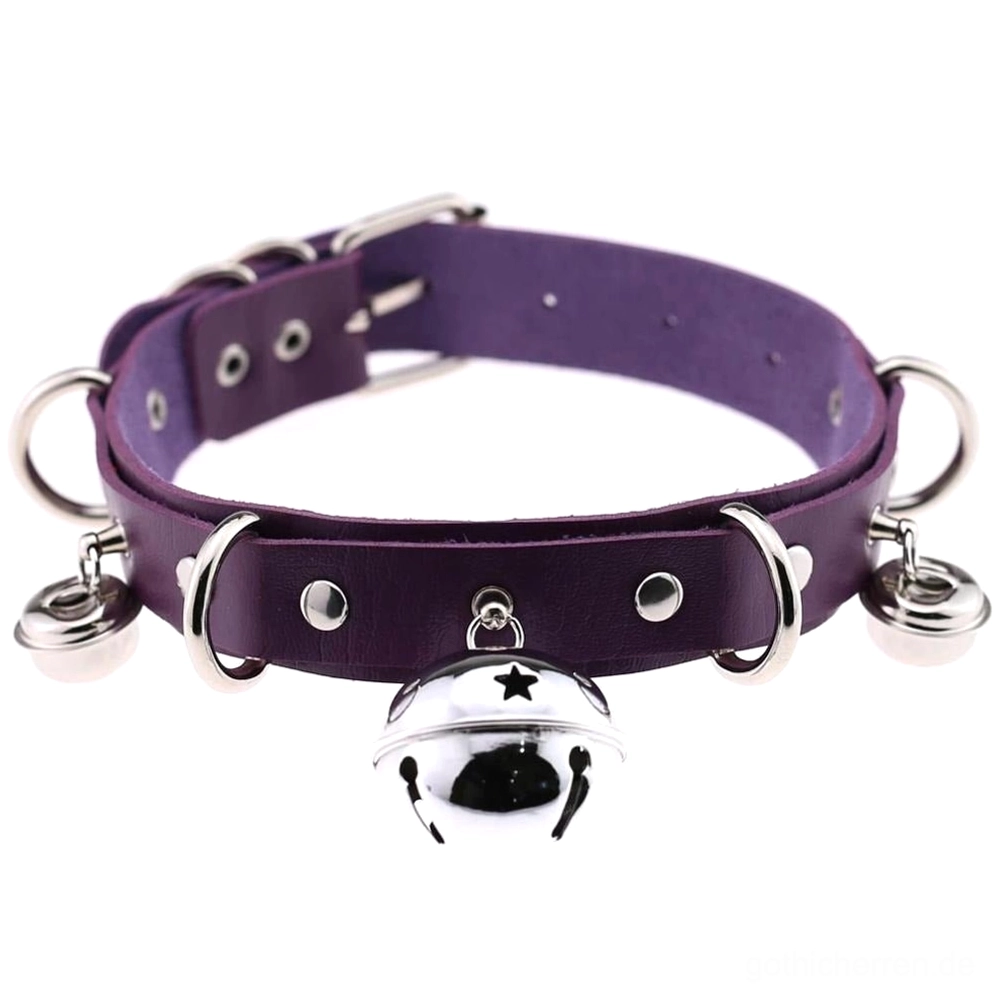 Purpur Gothic Glockenchoker mit Sternglocke und Nieten Details - Goth Ästhetik Halsband Flachlage Produktfoto