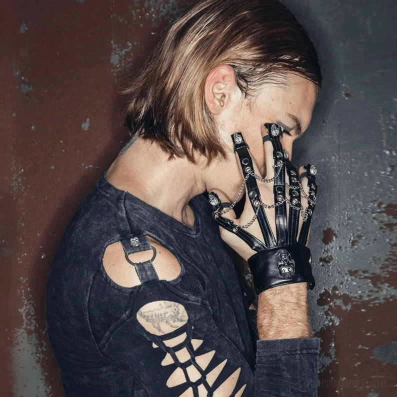 Herren Gothic Schädel Leder fingerlos Handschuh Seitenprofil Modell Kettenverzierung ausgeschnittener Ärmel
