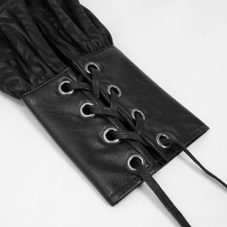 Detail-Nahaufnahme der verstellbaren Schnür-Manschette mit Metallösen und PU-Leder-Trim am schwarzen gotischen durchsichtigen Hemd – industrielle Ästhetik