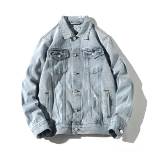 Gothic Herren Denim Jacke flache Vorderansicht mit zerstörtem Rückenteil, Brusttaschen, Knopfdetails - Alternative Dark Fashion Übergangsjacke