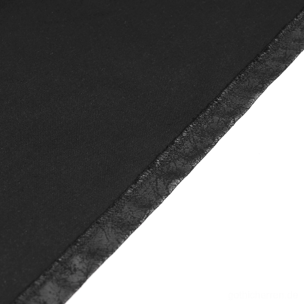 Nahaufnahme der gesprungenen synthetischen Ledertextur und Metall-D-Ring-Platzierung auf gotischem mehrschichtigem Herren-Strap-Rock