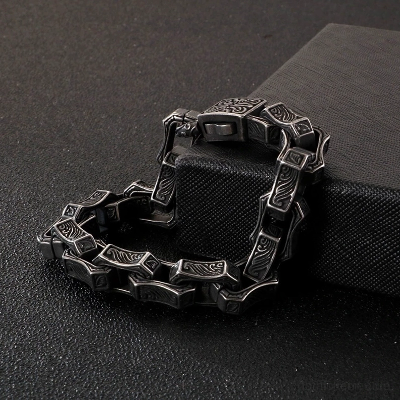 Gothic Herrenarmband Styling Guide – Herren Stilberatung casual Alltag Mode Kombinationen Ideen