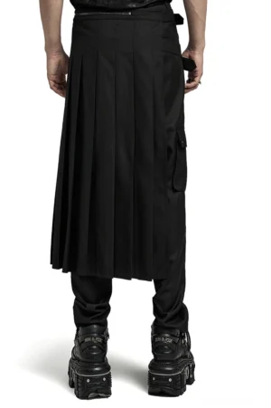 Schwarzer asymmetrischer Pleated Gothic Kilt in Rückenansicht zeigt Seiten-Cargotasche und Plissee-Design auf männlichem Model, Hintergrund Dreiviertel-Perspektive