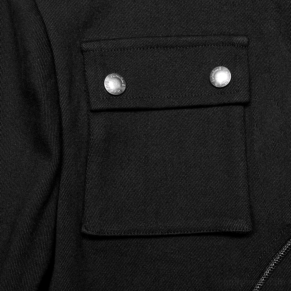 Nahaufnahme der Jacken-Verschlusssystem zeigt Kunststoff-Schnallen und Metall-Reißverschluss auf schwarzem Denim-Stoff