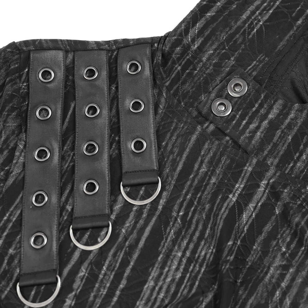 Detaillierte Nahaufnahme des Gothic Kapuzenpullover-Riemensystems mit Metallösen und Druckknopf-Verschlüssen, zeigt Industrial-Hardware-Design