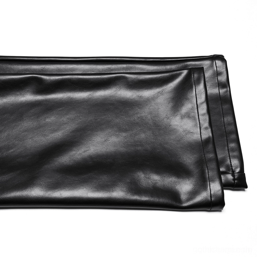 Gothic Kunstlederhose Taillenband Konstruktions-Detail, schwarze Kunstlederhose mit metallischen runden Nieten und gestickt embossed Design-Elementen, 3D-gekrümmte Taillenband-Architektur, Nahaufnahme