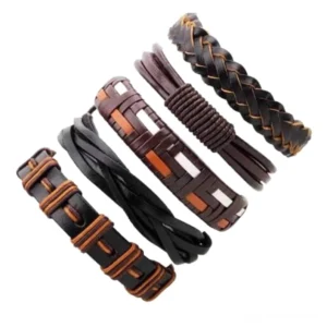 Fünfteiliges Gothic Leder-Armband Set - Detailansicht verschiedener geflochtener und gewobener Lederriemen-Designs in dunkler Ästhetik