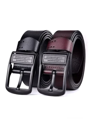 Paar schwarze und weinrote gotische Ledergürtel mit mattschwarzen Pin-Buckles, Frontansicht - verstellbare Gothic Gürtel für alternative Mode