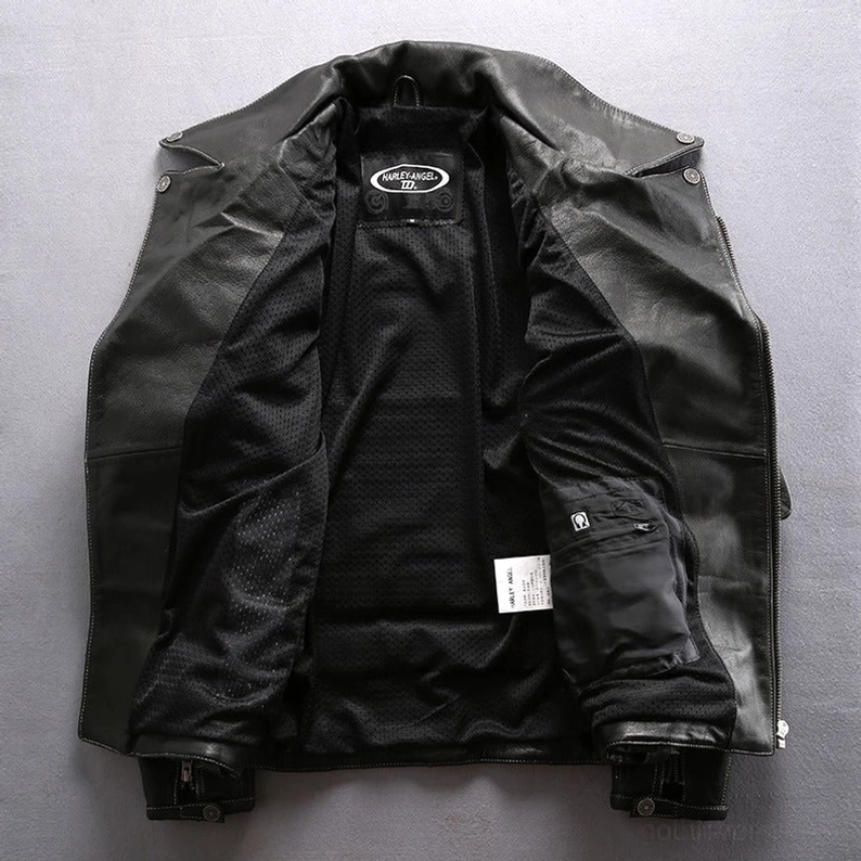 Schwarze echte Leder Gothic Motorradjacke Innenansicht, Mesh-Futter, verborgene innere Reißverschlusstasche, Markenneckband, hochwertige Auskleidungsqualität, Flachaufnahme Detailshot