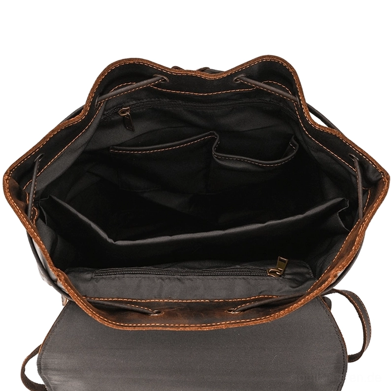 Gothic Leder Reiserucksack zeigt alle Außentaschenkonfigurationen und Verschlusssysteme - Funktionalität
