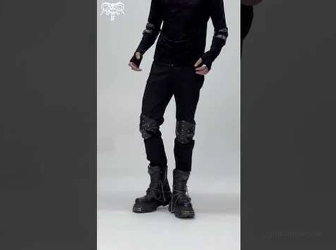 Styling-Ansicht: Herr trägt schwarze Gothic Lederhose mit Combat-Boots und Alternative-Outfit