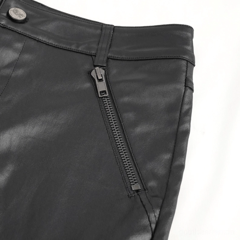 Detailansicht Seitenreißverschlusstasche schwarze Gothic Lederhose Metallzipper Nahtverarbeitung Nahaufnahme