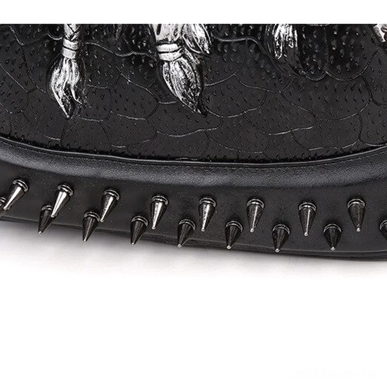 Gothic Lederrucksack externe Tasche und verstärkte Konstruktion Details Seitenansicht Funktionalität