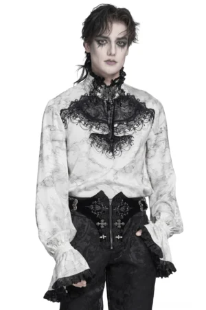 Gotisches Marmor-Spitzenhemd mit hochem schwarzem Spitzenkragen und Latzfront - Männermodell in vollständiger Frontalansicht mit schwarzer gotischer Hose