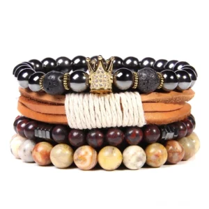 Gothic Mehrschicht-Armband Set mit natürlichen Steinperlen, vintage Lederriemen, Zirkonia-Kronenverzierungen und Baumwollumwicklung – dunkle Ästhetik Schmuck für gothischen Stil, handgefertigtes Armband mit gemischten Perlen in Schwarz, Dunkelrot und Braun