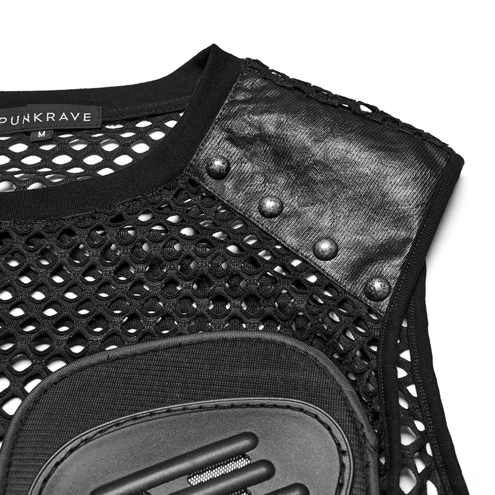 Nahaufnahme Detail des Mesh Muskelshirts Halsbereich mit Authentizitätsmarkierung und Kunstleder-Panel