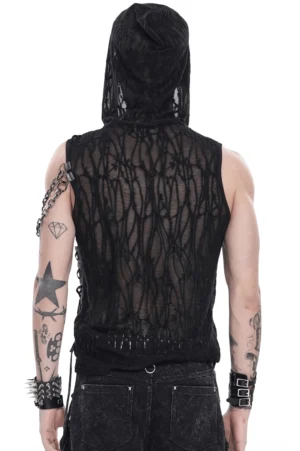 Punk-Gothic ärmeloses Mesh-Muskelshirt mit Kapuze, Rückansicht auf männlichem Model, Ketten-Armdekorationen und asymmetrische Saumdetails sichtbar, transparentes schwarzes Craquelé-Mesh