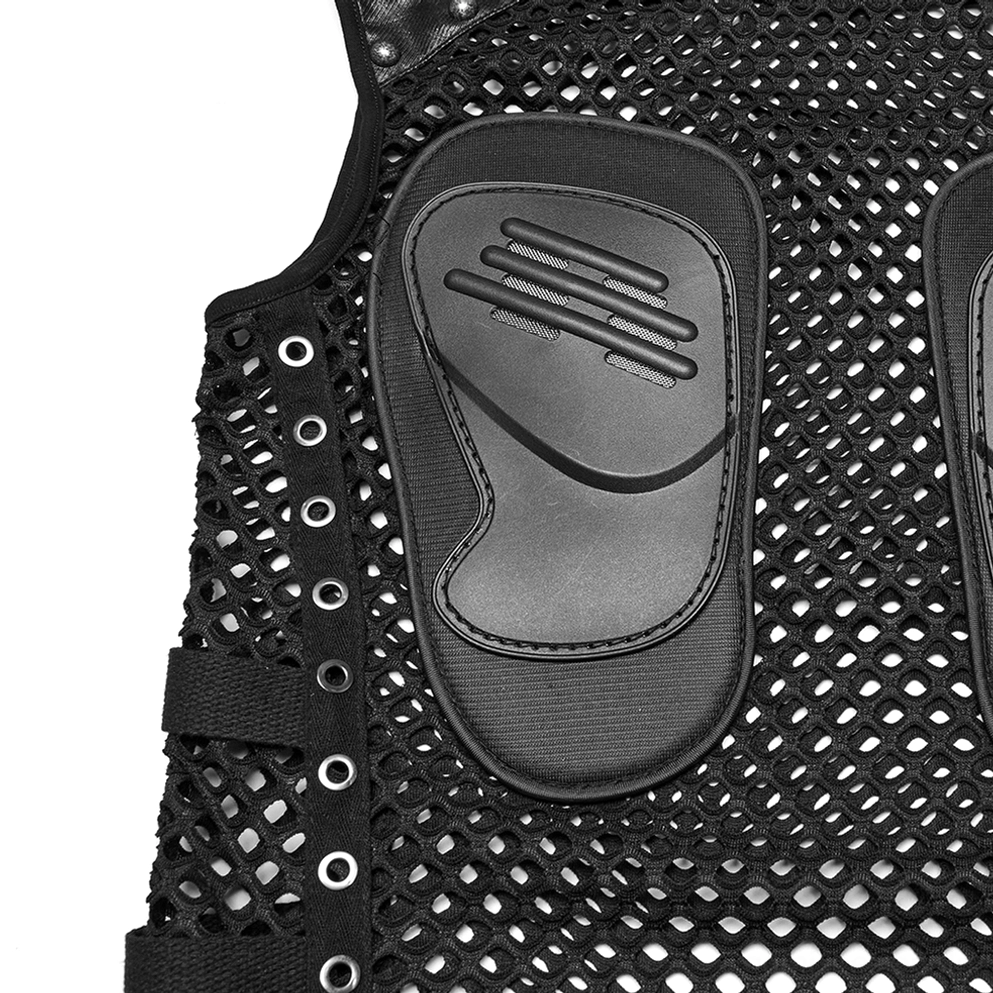 Nahaufnahme des Kunstleder-Brustpads mit geriffeltem Texturnuster und Mesh-Basisbaumwolle