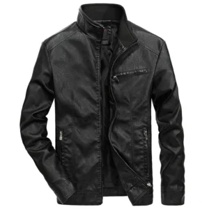 Herrn schwarze Gothic-Motorradjacke mit Stehkragen und mehreren Reißverschlusstaschen, Frontansicht in Studio-Qualität, PU-Kunstleder Biker-Jacke