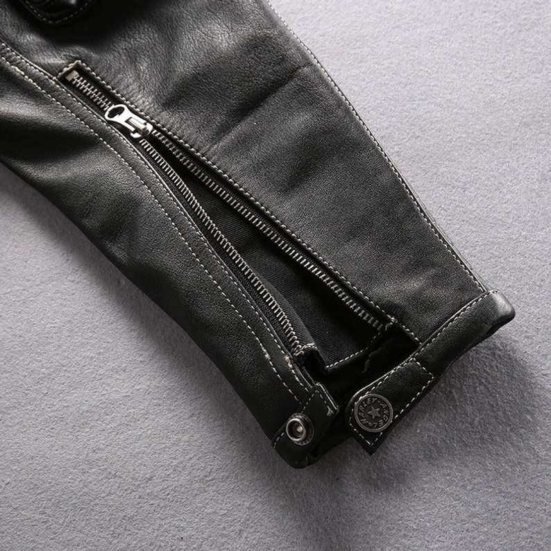 Schwarze echte Leder Gothic Motorradjacke Nieten und Stepp-Detail, Eisennieten-Verstärkung, Stepp-Nähte-Muster, Industrial-Gothic-Ästhetik-Elemente, Hardware-Kunsthandwerk