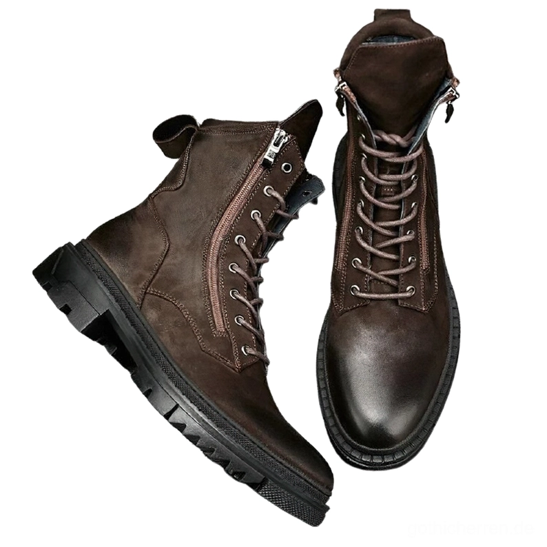 Herren-Gothic-Motorradstiefel Seitenansicht mit robuster Laufsohlenprofil und Fersenlasche - mittlere Wadenhöhe mit dunkelbraunem Vollnarbenleder