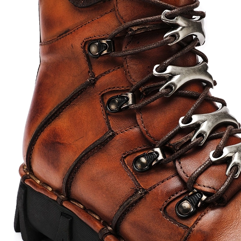 Schwarze und braune Gothic Leder Motorradstiefel Kollektion zeigt beide Farboptionen mit Metallhardware und klobige Gummisohlen Details