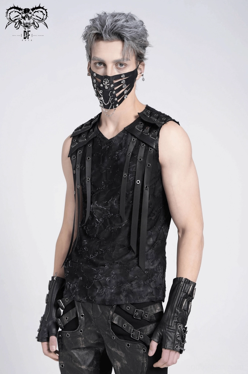 Gothic Muskelshirt Rückansicht hebt zerstörte Textur-Muster und Träger-Architektur Konstruktion hervor