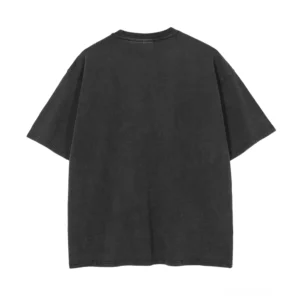 Rückansicht des übergroßen schwarzen Gothic-Grafik-T-Shirts mit glatter Rückseite und klassischem Rundhals-Ausschnitt
